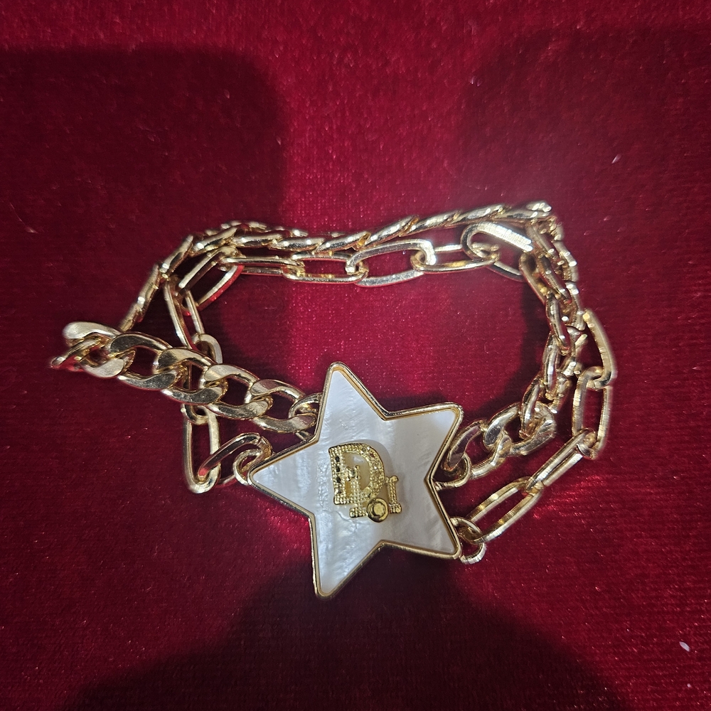 Elegant Gold Star Bracelet with White Accent